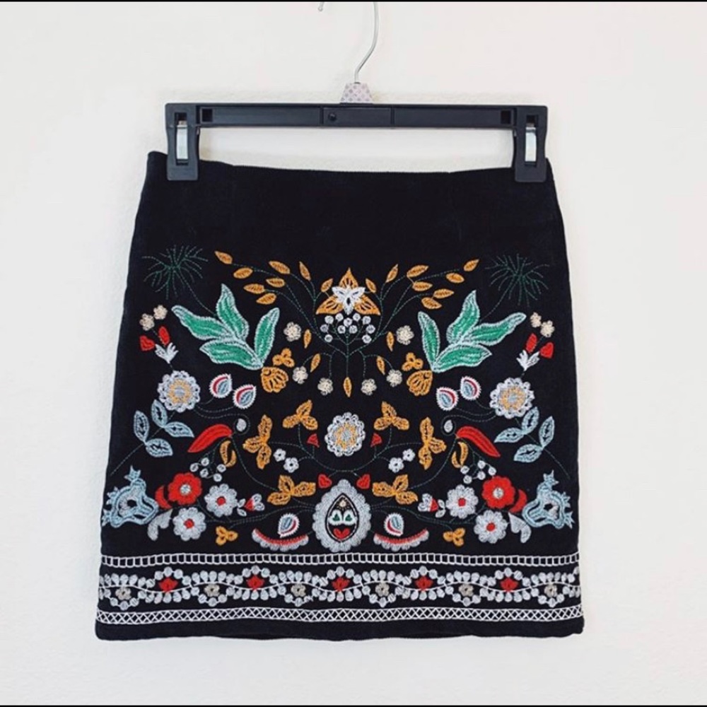 Colorful embroidered mink skirt!!🌹